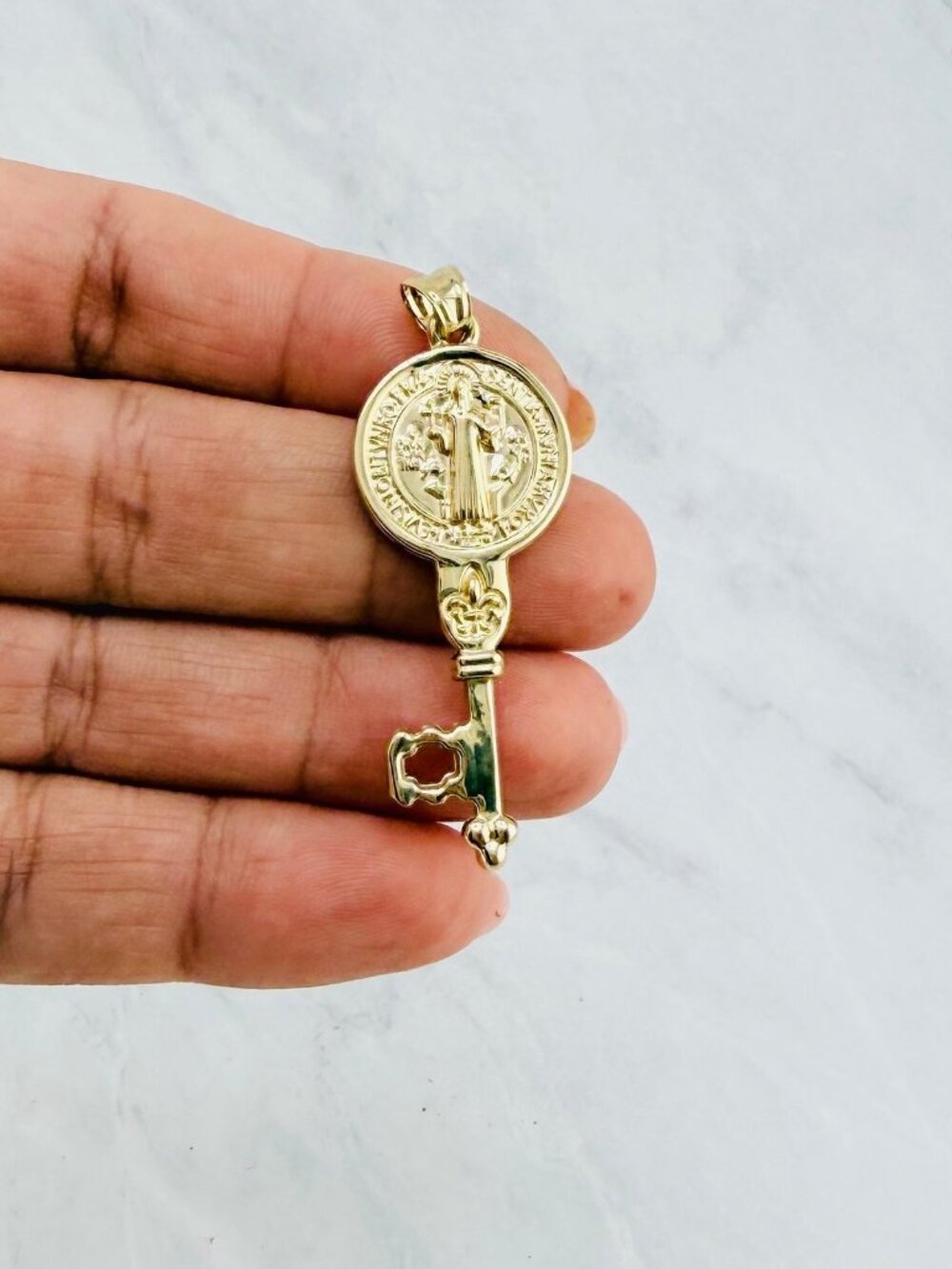 10K Gold St. Benedict Key Pendant - Anillo en oro San Benito